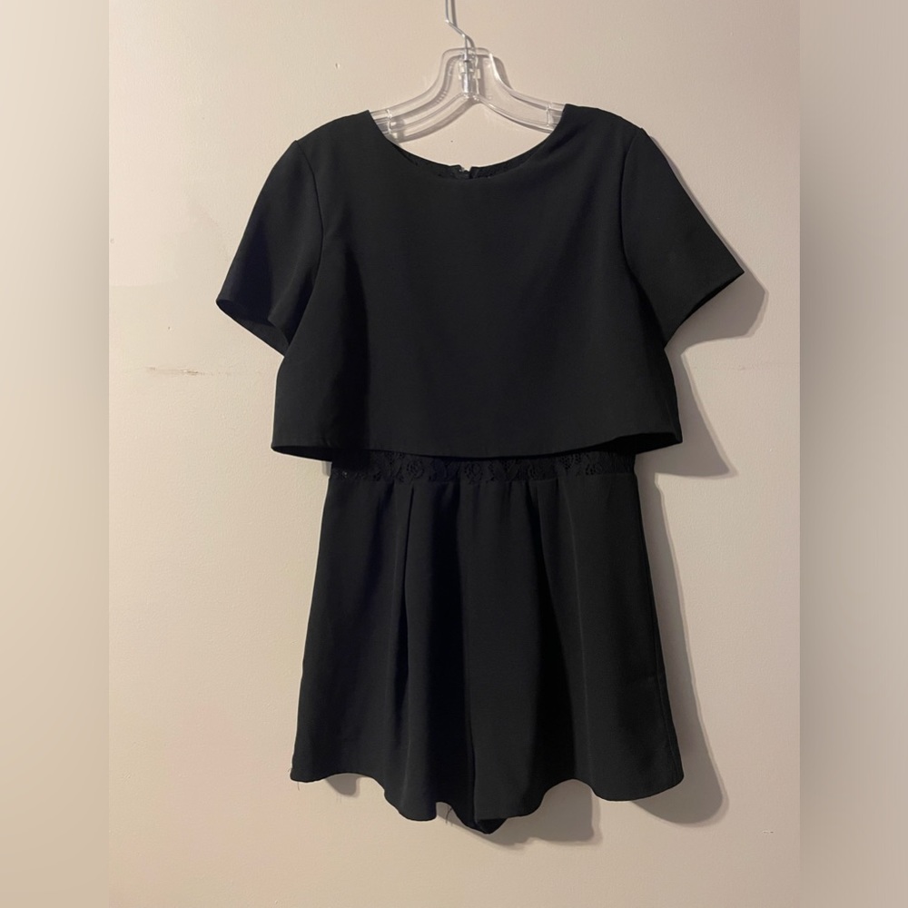 Bar III short sleeve Romper with lace bodice, size L, good condition